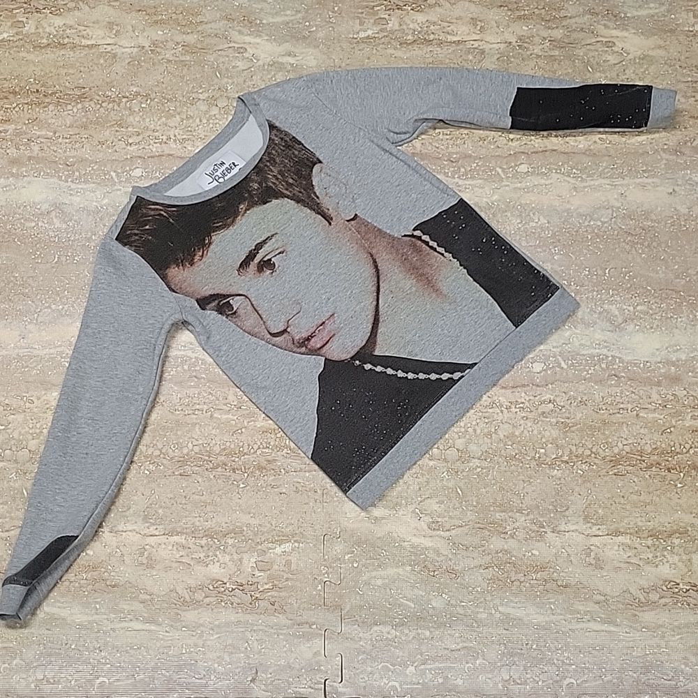 JUSTIN BIEBER YOUTH SWEATSHIRT SIZE MEDIUM